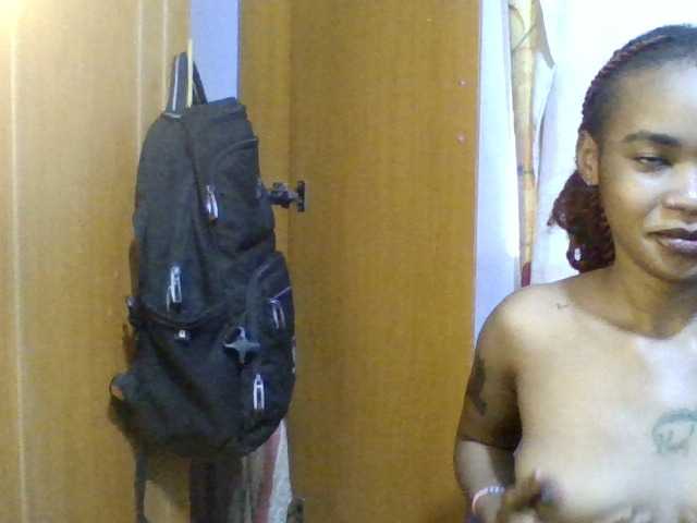 Pretty-lolah live cam on BongaCams