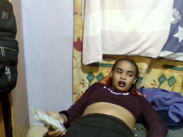 Pretty-lolah live cam on BongaCams