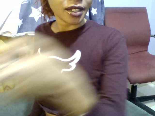 Pretty-lolah webcam