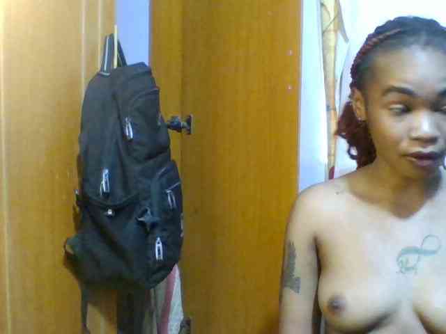 Pretty-lolah webcam