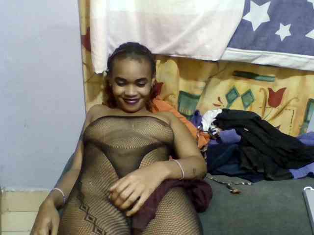 Pretty-lolah webcam