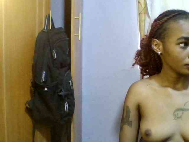 Pretty-lolah webcam