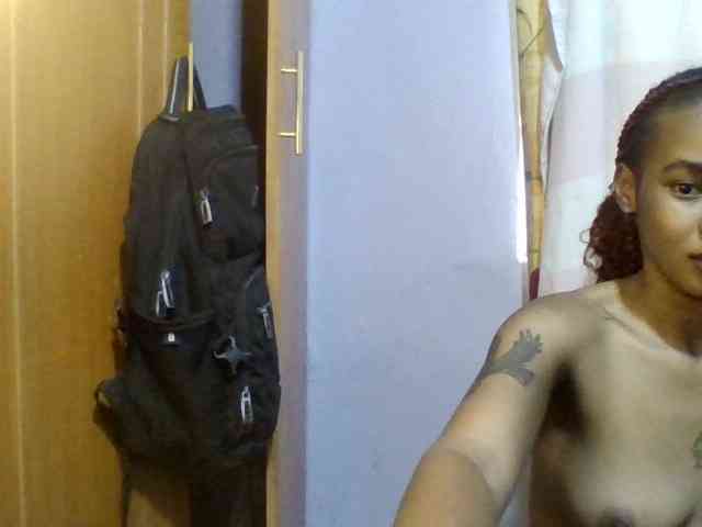 Pretty-lolah webcam