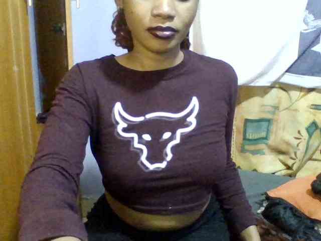 Pretty-lolah webcam