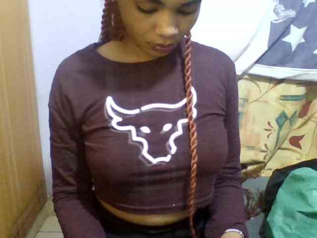 Pretty-lolah webcam