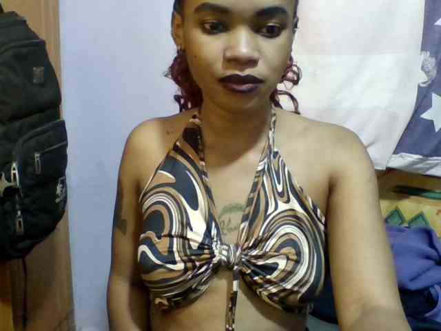Pretty-lolah webcam