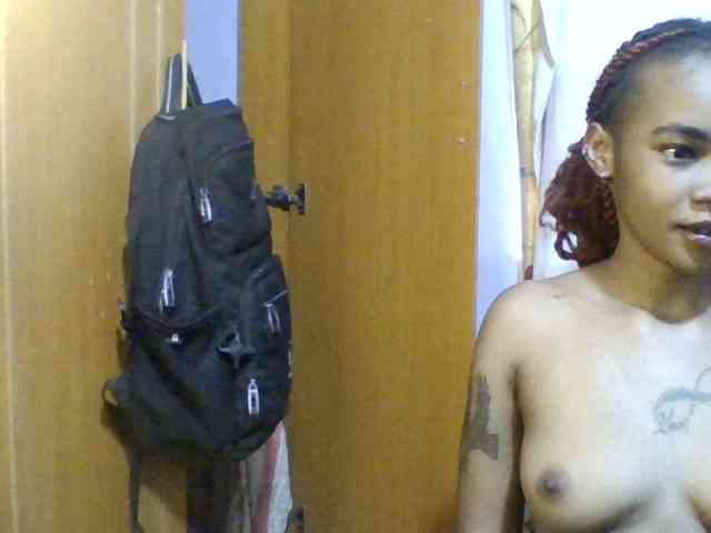 Pretty-lolah webcam
