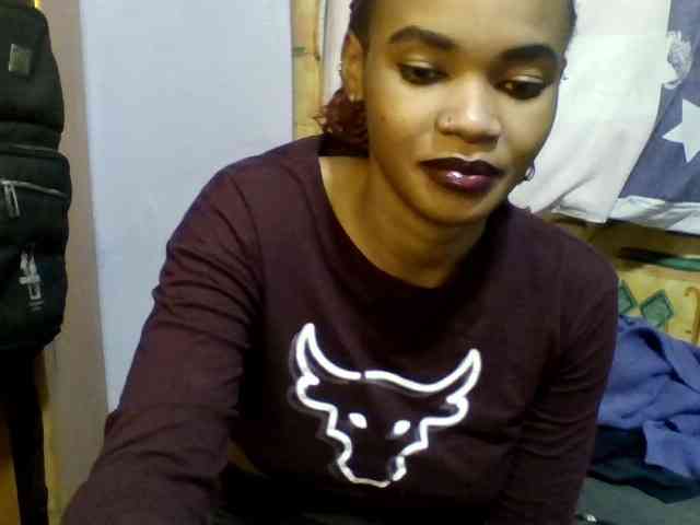 Pretty-lolah webcam