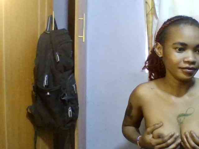 Pretty-lolah webcam
