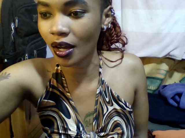 Pretty-lolah webcam
