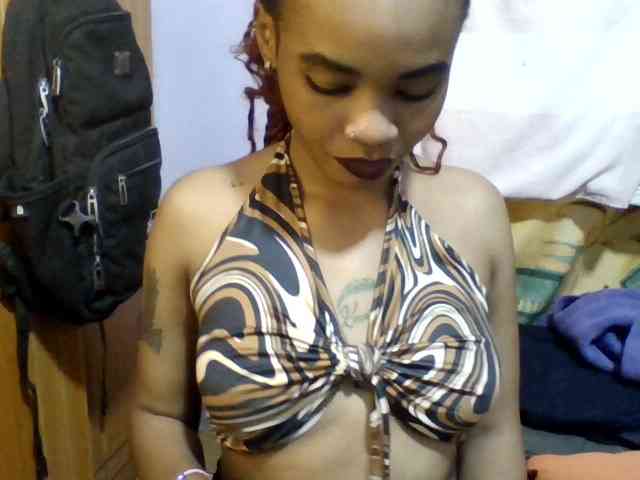 Pretty-lolah webcam