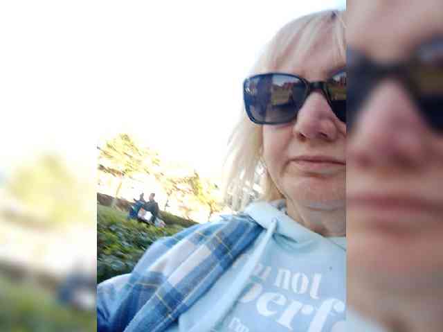 Tanecka live female cam on bongacams
