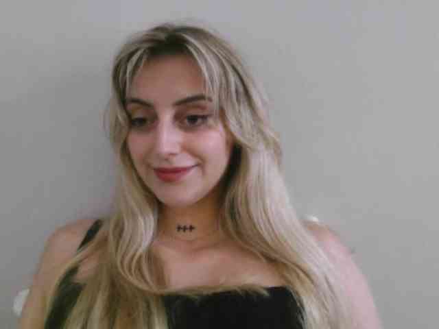 Stellasweet's cam show statistics and live stream