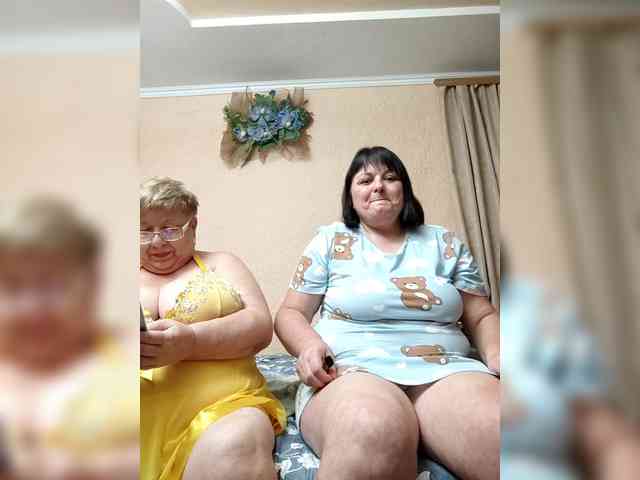 sweetlenaandnatalia's live room