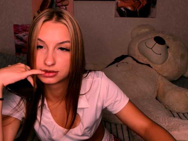 Emilliya live cam on BongaCams