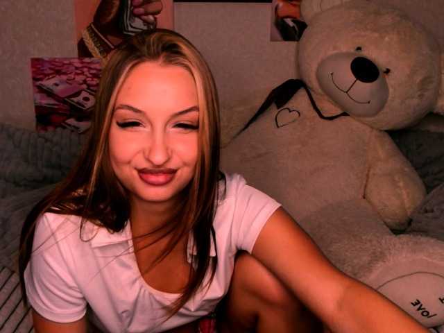 Emilliya live cam