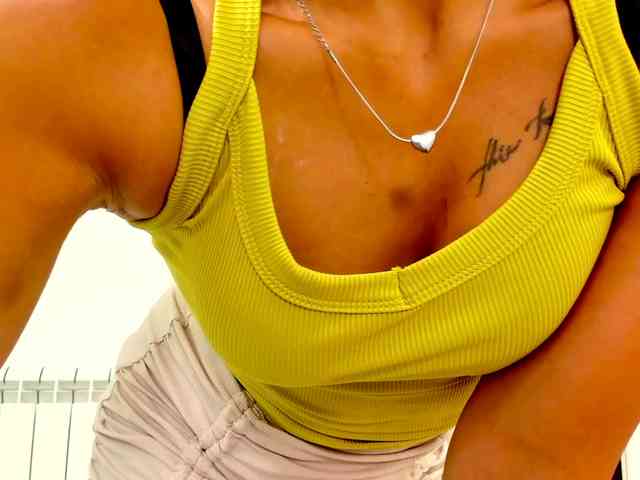 LeylaFoxxy webcam
