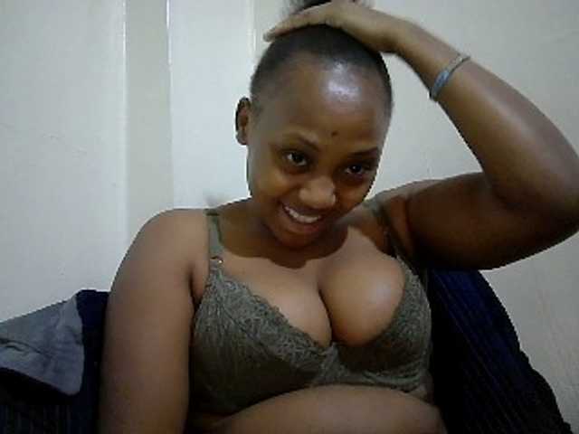queenT live cam on BongaCams
