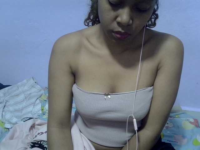 le modèle Aryah est en webcam porno dans un show sur le site bongacams, il possède les tags suivants: White/Caucasian,Blonde,Trimmed