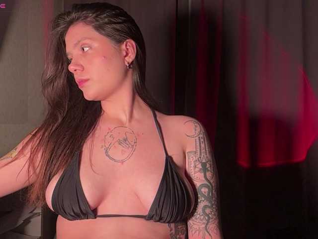 Alishaaaa live cam on BongaCams