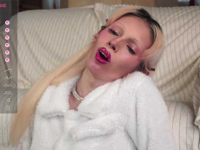 PamelamyDreamysEsmonde live cam