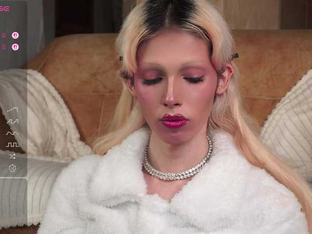 PamelamyDreamysEsmonde live cam