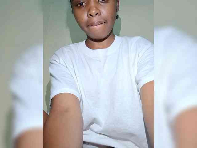 Prettyshilla8 webcam