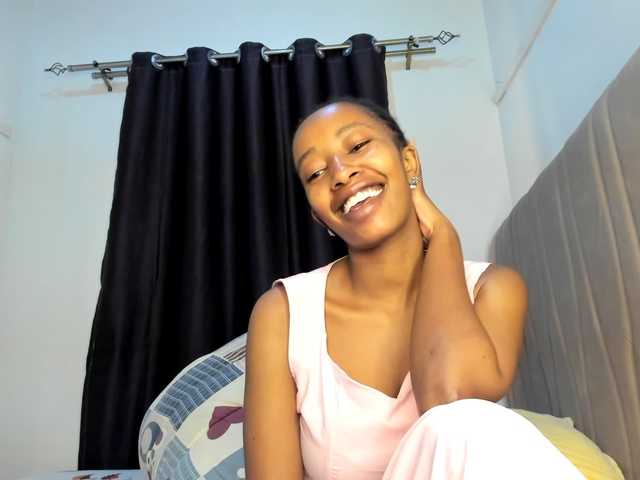 kinkylexi live cam on BongaCams