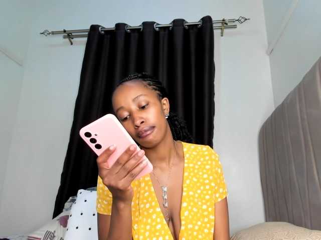 kinkylexi live cam on BongaCams