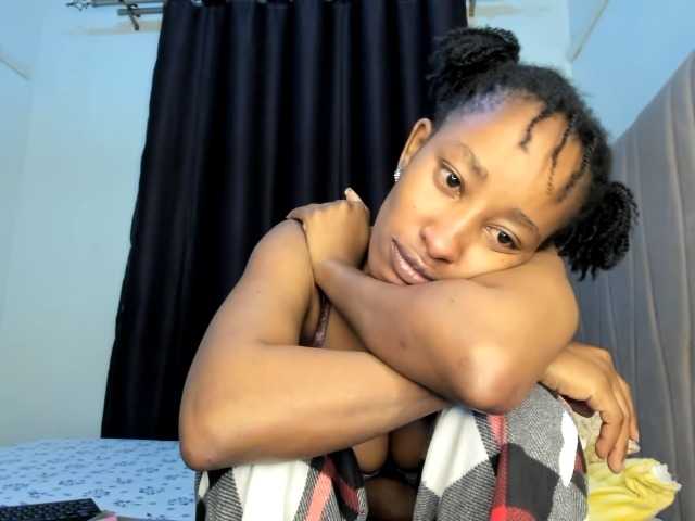 kinkylexi live cam on BongaCams