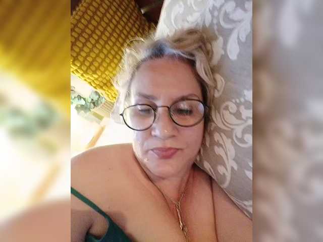 IrisMilano live cam on BongaCams