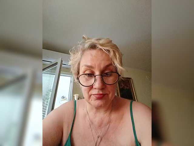 IrisMilano live cam on BongaCams