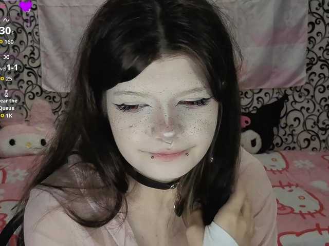 FrirenLovv live cam on BongaCams