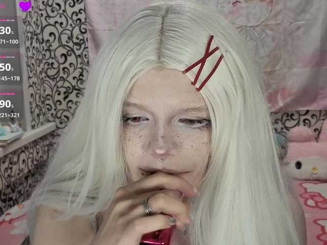 FrirenLovv live cam on BongaCams