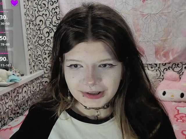 FrirenLovv live cam on BongaCams