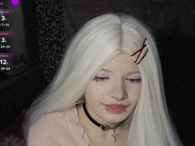 FrirenLovv live cam on BongaCams