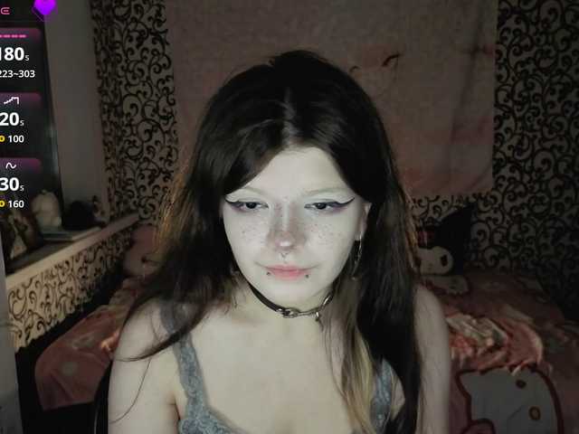 FrirenLovv live cam on BongaCams