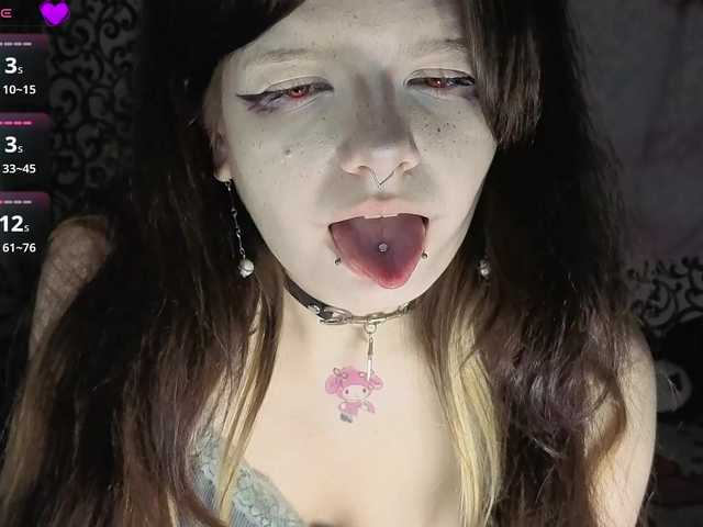FrirenLovv live cam on BongaCams