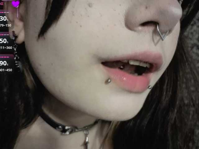 FrirenLovv live cam on BongaCams
