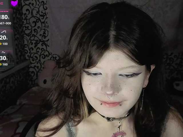 FrirenLovv live cam on BongaCams