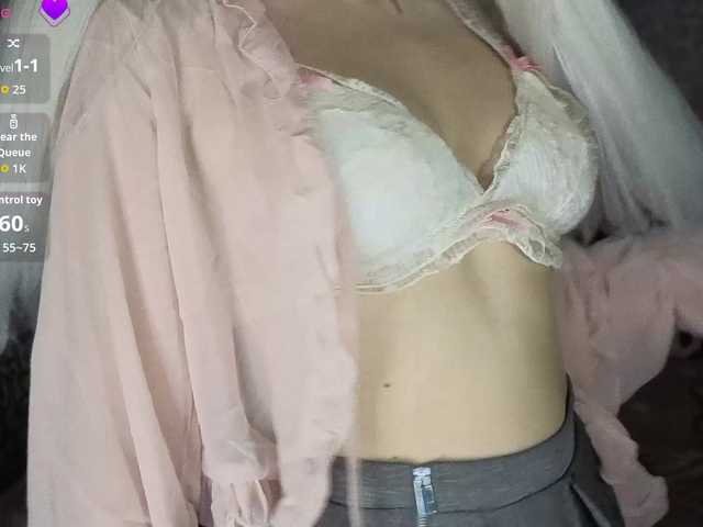 FrirenLovv live cam on BongaCams
