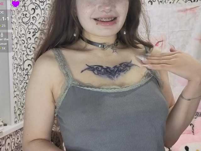 FrirenLovv live cam on BongaCams