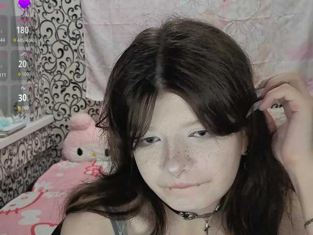 FrirenLovv live cam on BongaCams