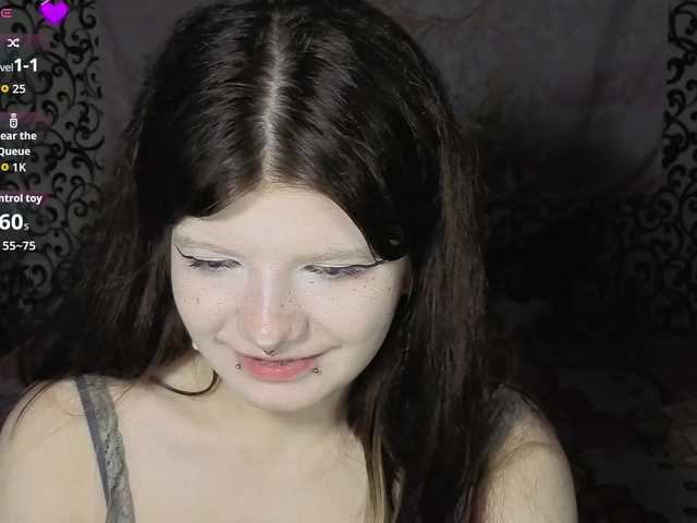 FrirenLovv live cam on BongaCams