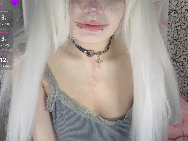 FrirenLovv live cam on BongaCams