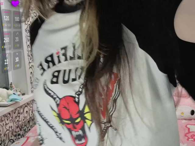 FrirenLovv live cam on BongaCams