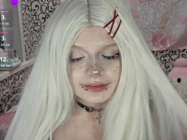 FrirenLovv live cam on BongaCams
