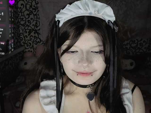 FrirenLovv live cam on BongaCams
