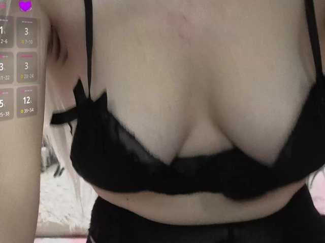 FrirenLovv live cam on BongaCams
