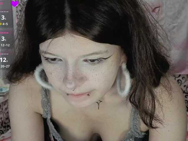 FrirenLovv live cam on BongaCams